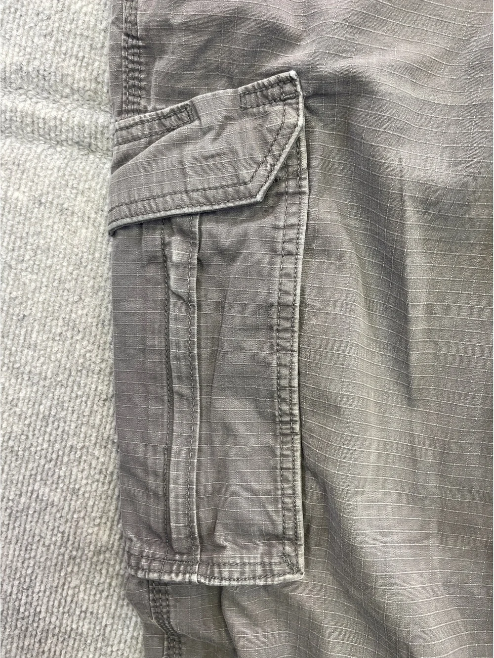 Carhartt size 44x32